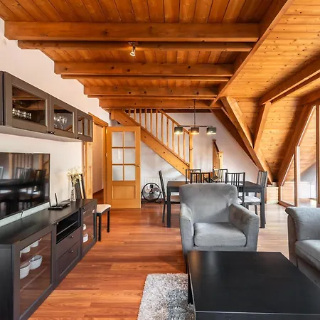 Cuveshic By Seamount Apartment
